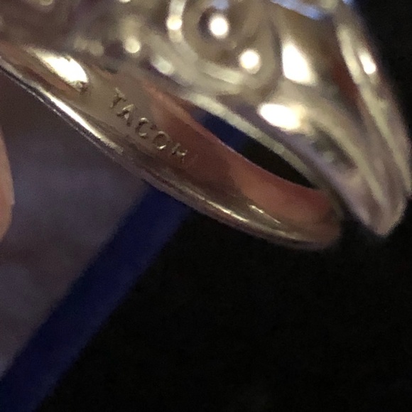 Beautiful Ring - Picture 4 of 8